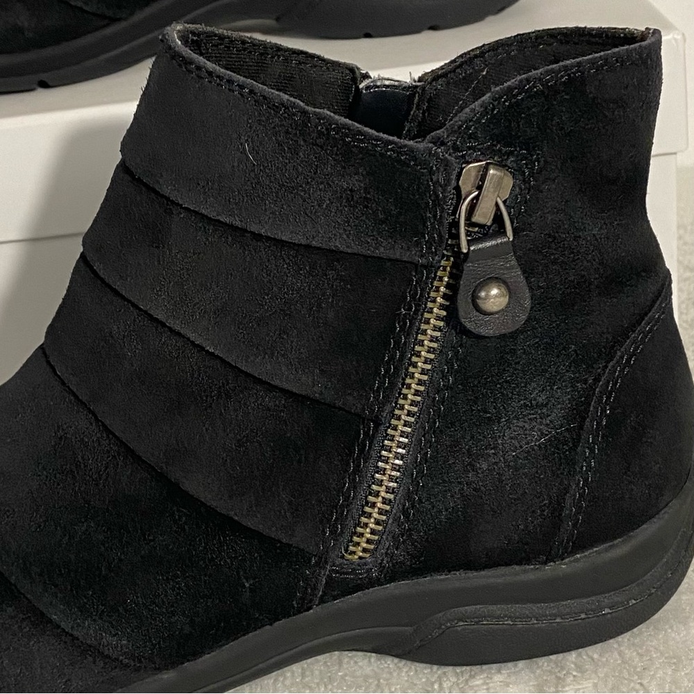 Clarks Christine Sway Black Suede Ankle Boots Women’s Size 7M Dual Zippers - Picture 10 of 10